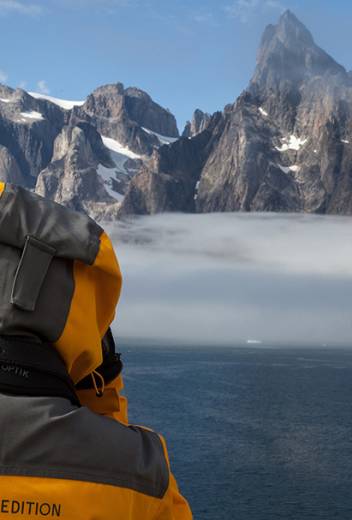Arctic vs. Antarctic: Identifying the Differences